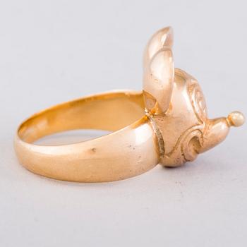 A RING, "Mickey Mouse", 18K gold. Helsinki 1976.