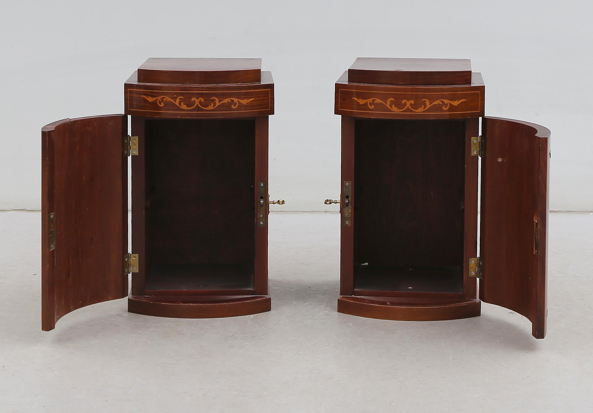 SKÅP, 1 par, 1900-talets första hälft.