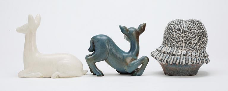 Two Gunnar Nylund stoneware figures, a deer and an owl's head, Rörstrand.