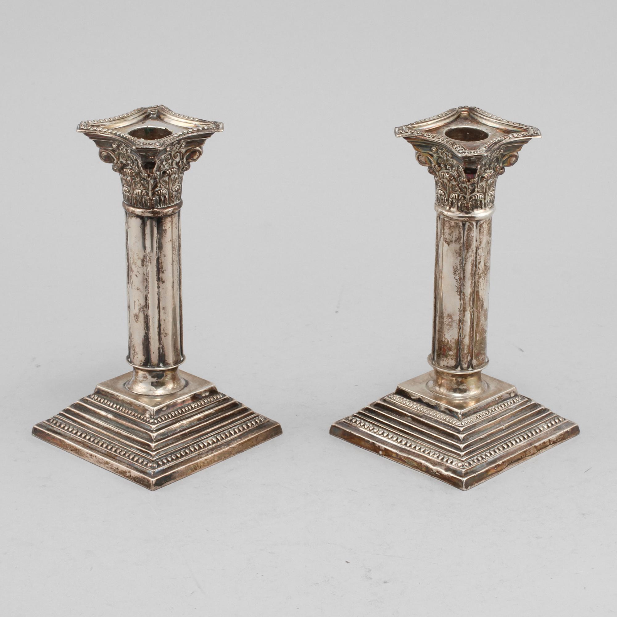 LJUSSTAKAR, ett par, silver, Birmingham, 1909.