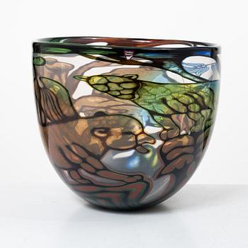 Eva Englund, A graal glass vase, Orrefors Gallery, Sweden, 1987.