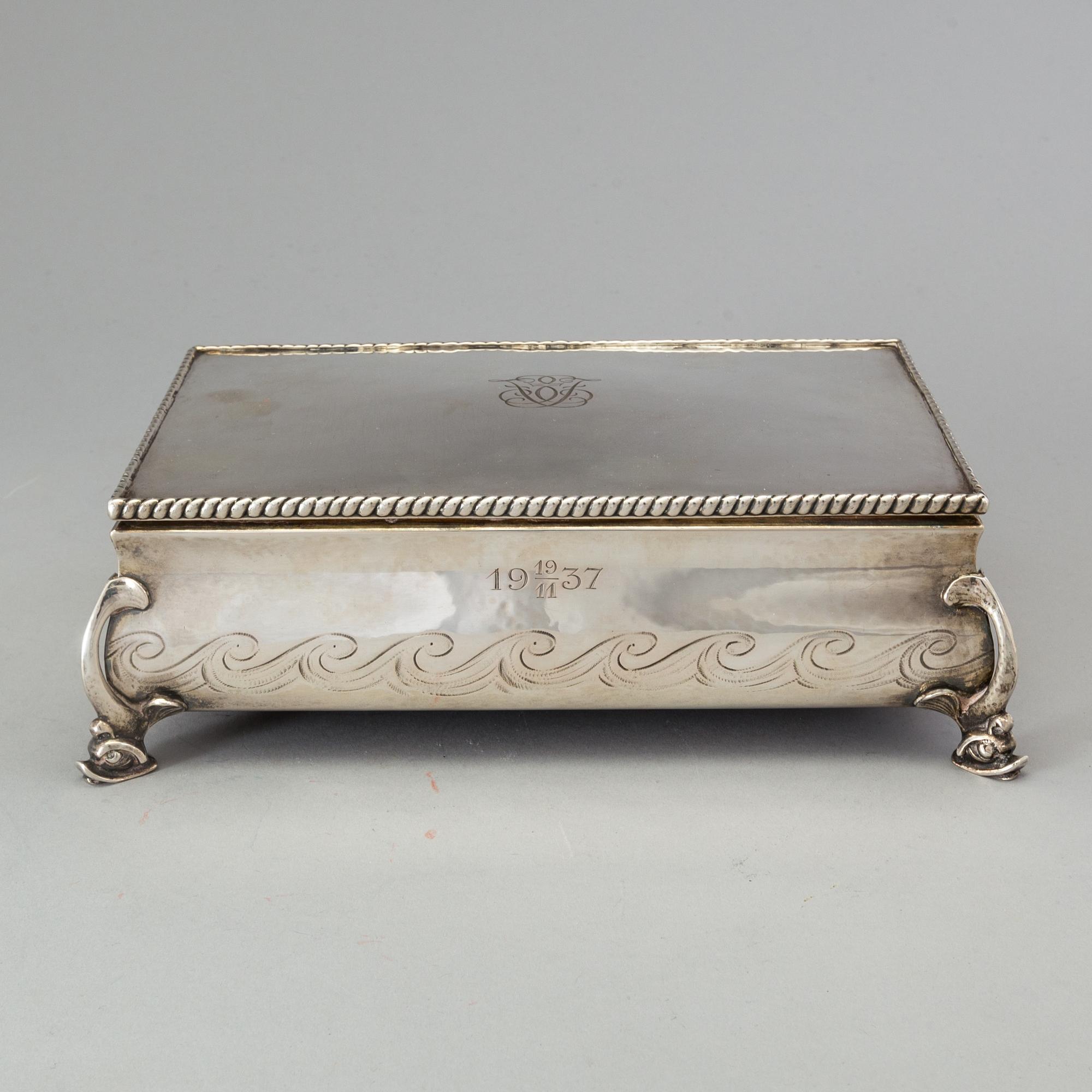 A silver cigar box by firma Karl Anderson in Stockholm 1927.