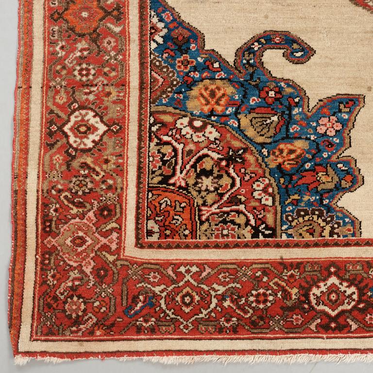 RUG. Semi-antique Malajir. 198 x 132 cm.
