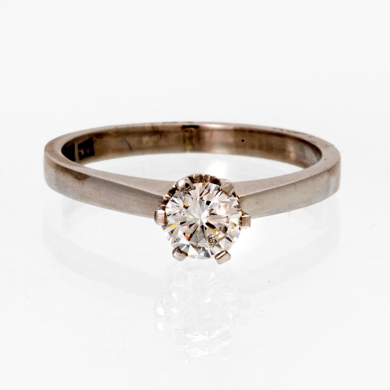 An 18K white gold solitaire ring with a brilliant-cut diamond by Atelier Ajour Stockholm 1973.