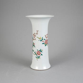 VAS, porslin, Kina, bär Jiaqings märke.