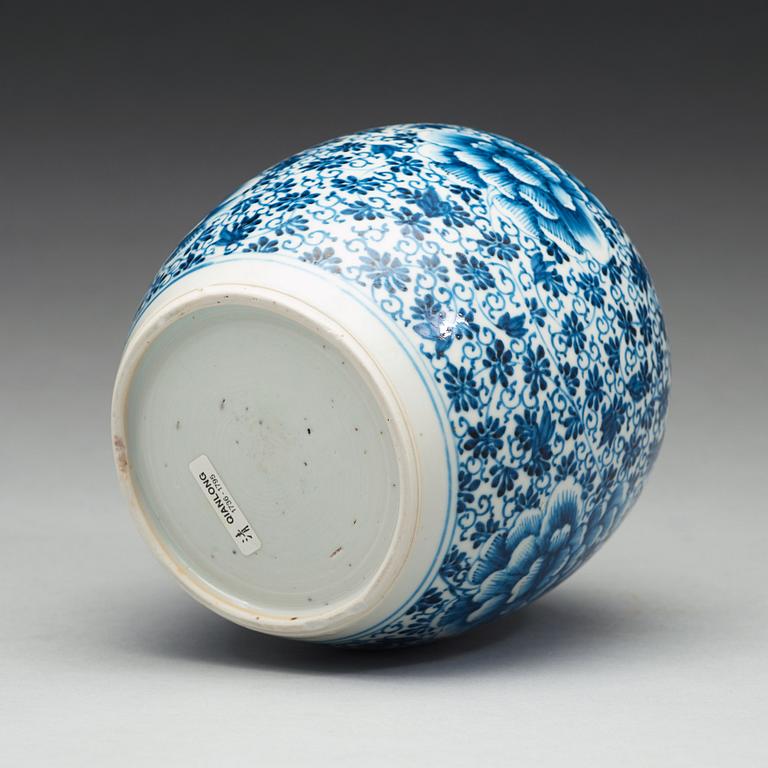 A blue and white jar, Qing dynasty, 18th Century.