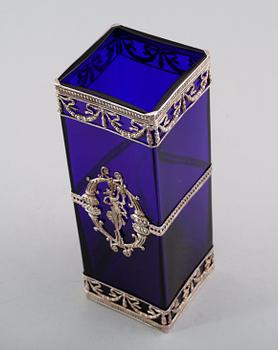 VAS, blått glas, omkring år 1900.
