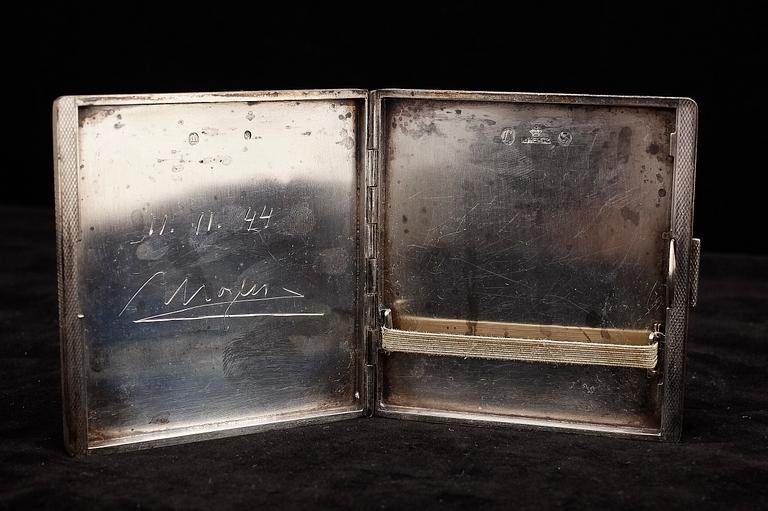 PARTI SILVER, 4 delar, bl a Atelier Borgila Stockholm 1936 och Jens Sisgaard Danmark 1944. Vikt exkl puderdosa ca 260g.