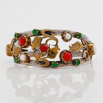 ARMBAND, sterlingsilver, pärlor samt olikfärgade stenar.