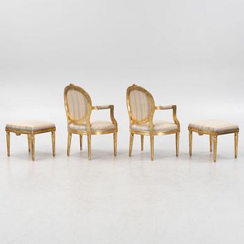 Karmstolar med taburetter, ett par, Louis XVI-stil, 1900-talets första hälft.