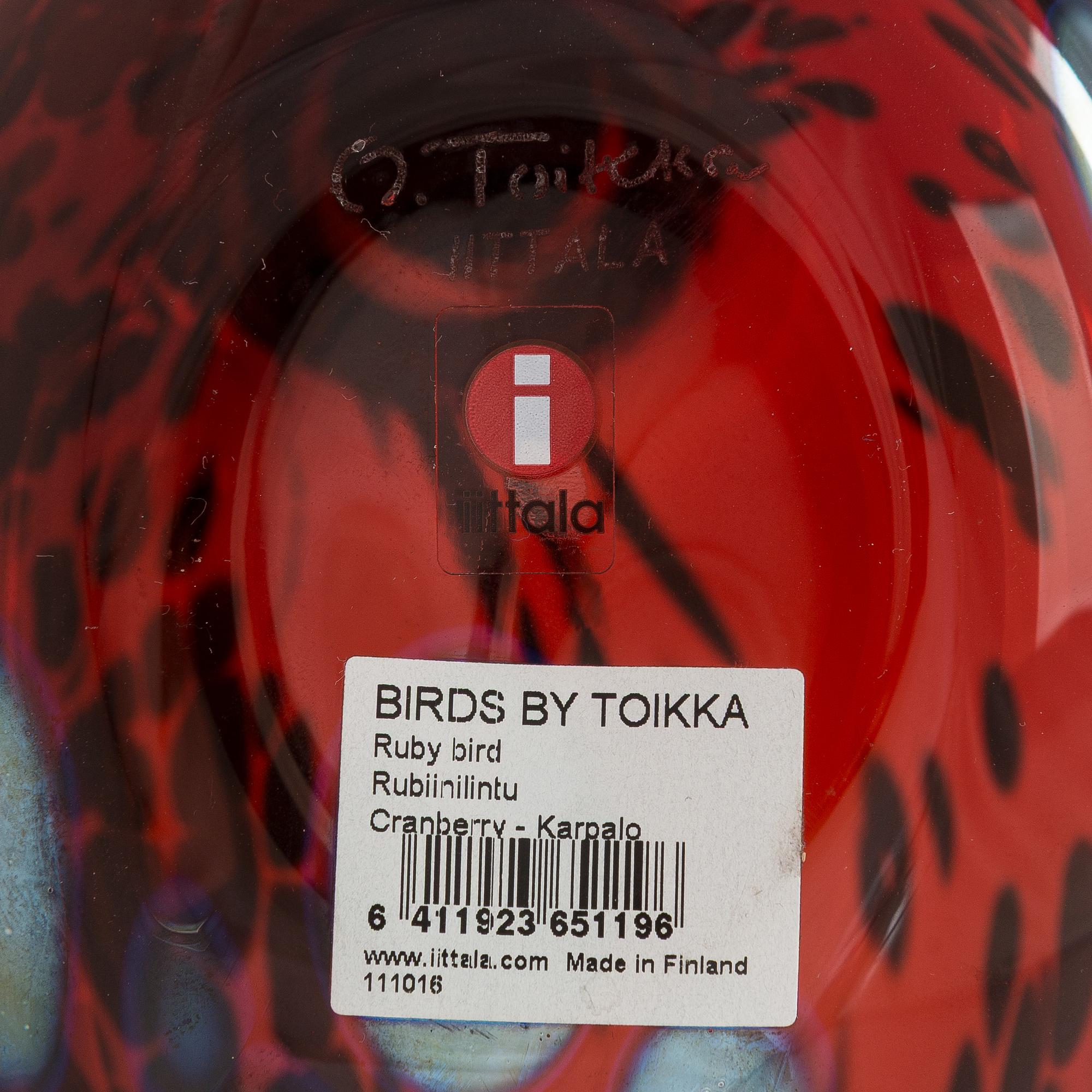 Oiva Toikka, a 'Ruby bird' and 'Little tern' glass birds, signed O. Toikka Iittala.