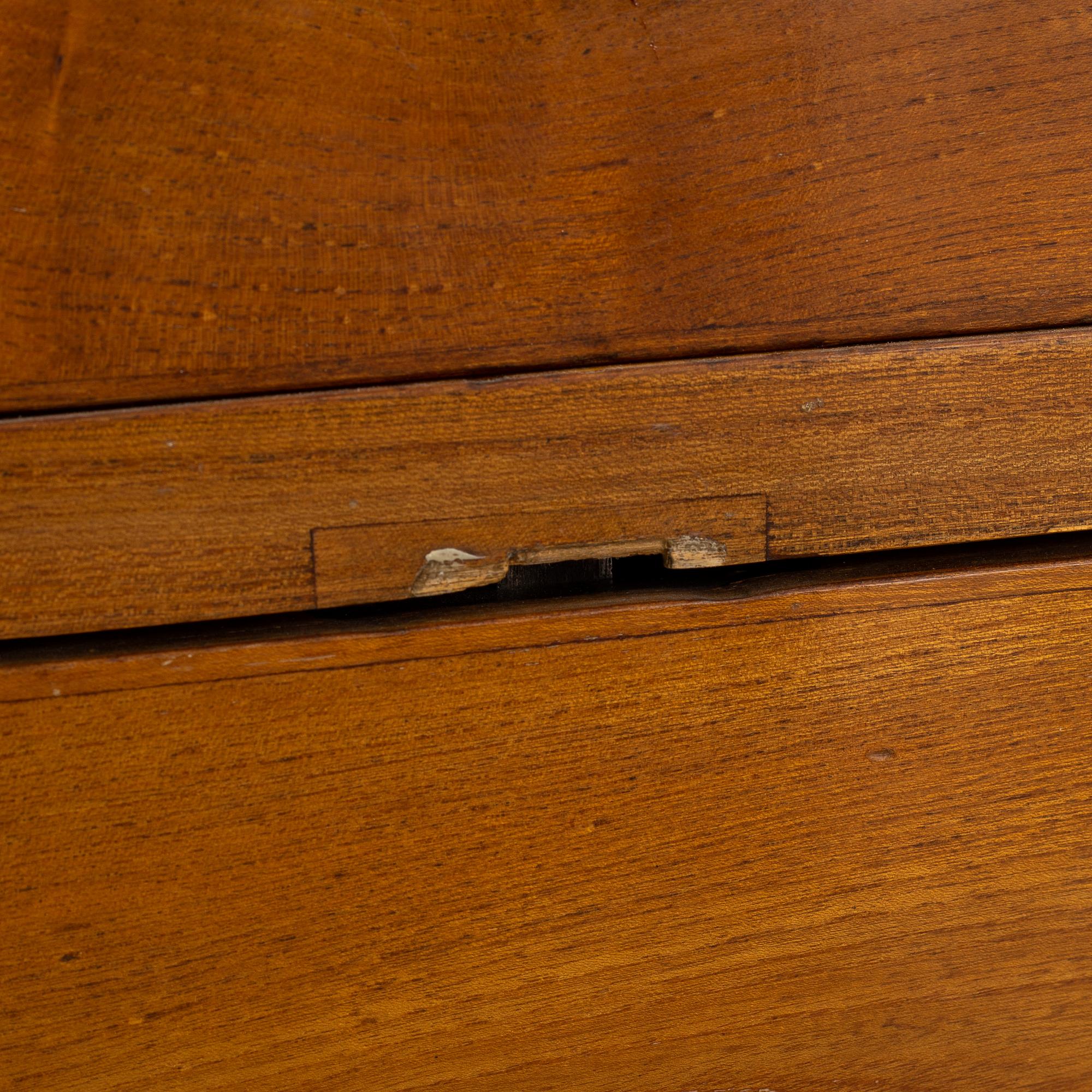 A late Gustavian chest of drawers.