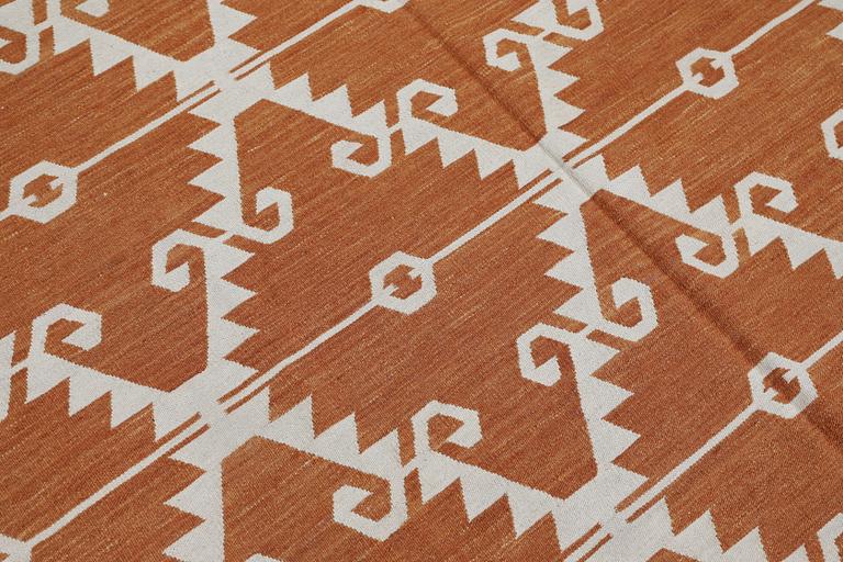 A Kelim rug, c. 251 x 171 cm.