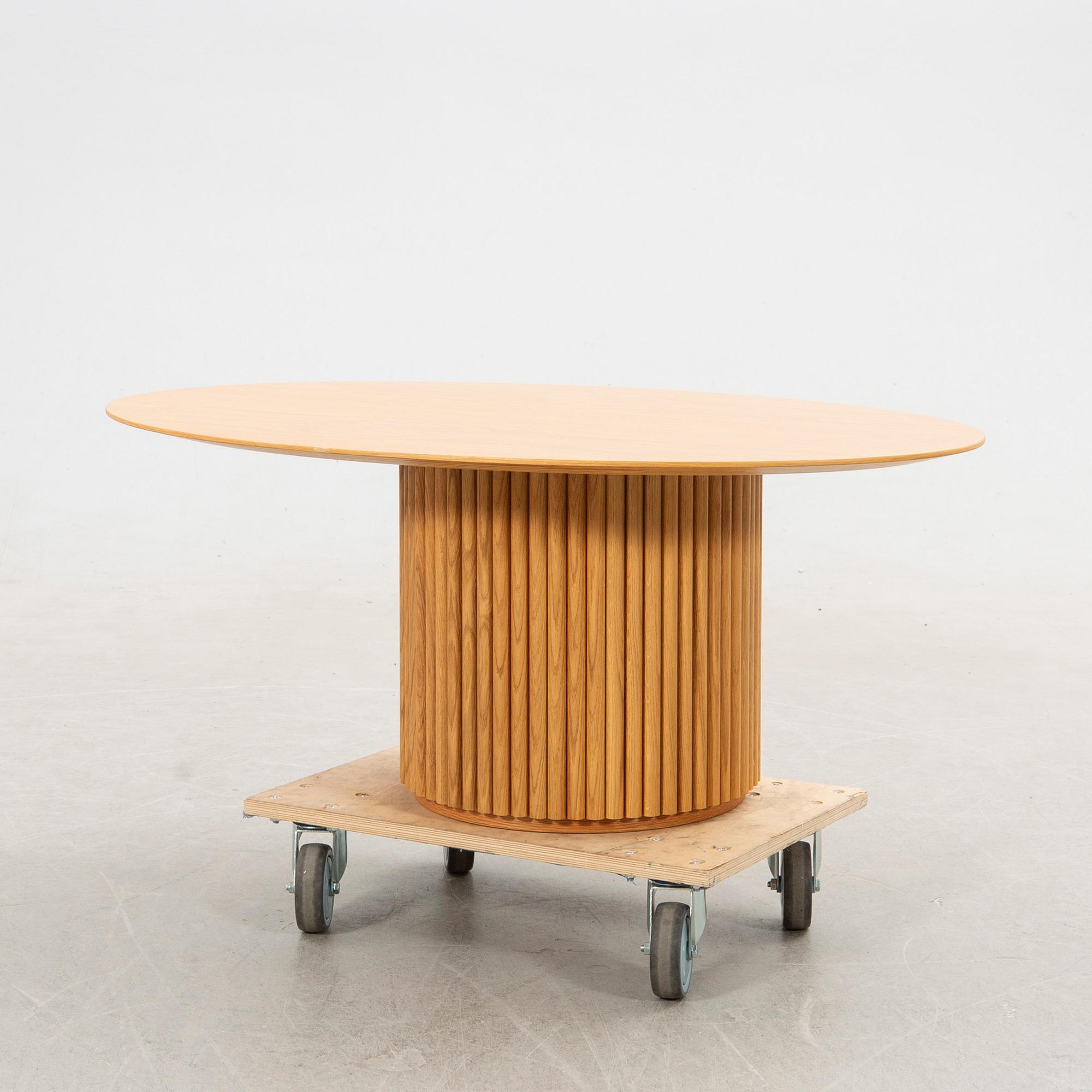 Anya Sebton och Eva Lilja Löwenhielm, soffbord, "Palais Ovale" för  Asplund 2000-tal.