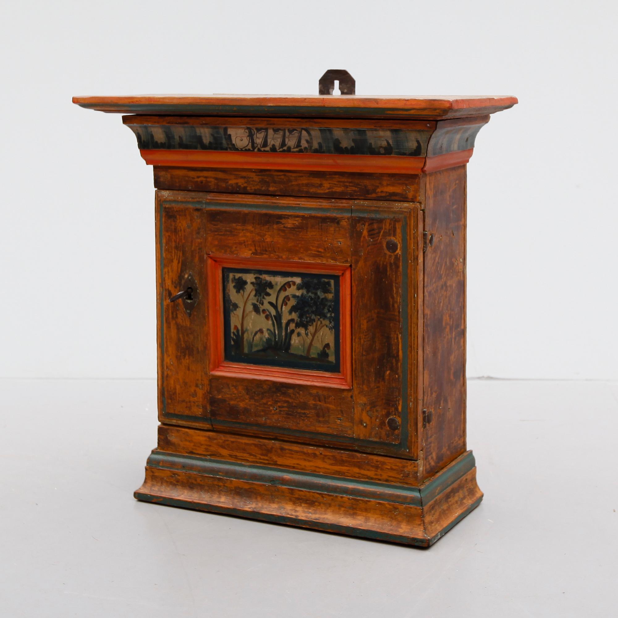 HÄNGSKÅP, allmoge, daterat 1777.