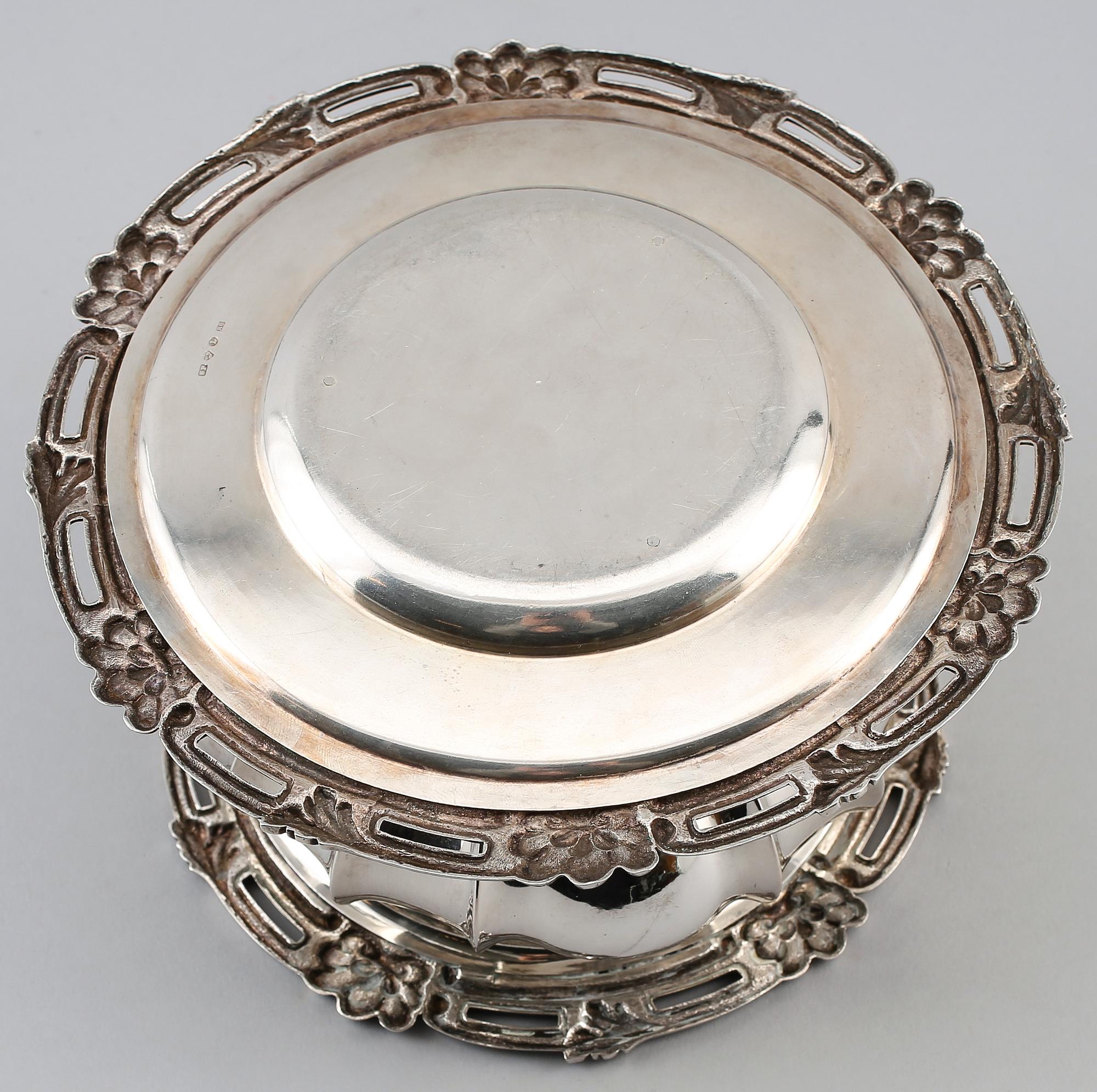 SÅSSKÅL, silver, Samuel Pettersson, Linköping 1895. Vikt ca 652 gram.