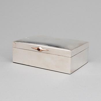 SKRIN, silver. CG Hallberg, Stockholm, 1903. Vikt tot ca 737 g.