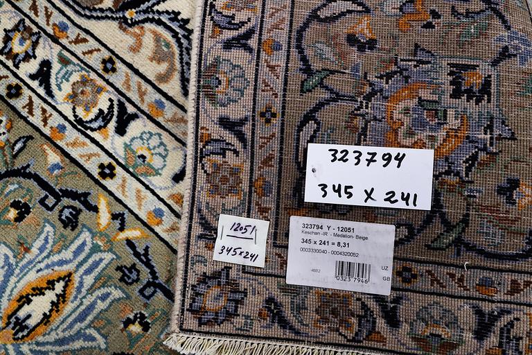 Matta, Kashan, ca 345 x 241 cm.