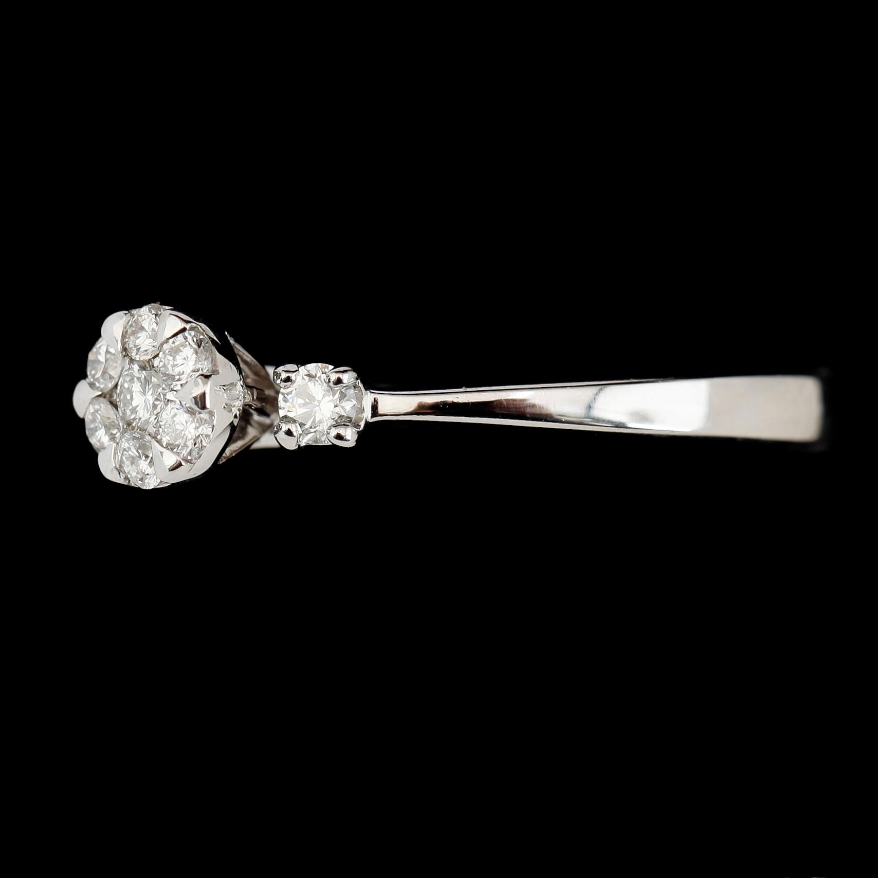 RING, 14K vitguld, briljantslipade diamanter. Vikt ca 3 g.