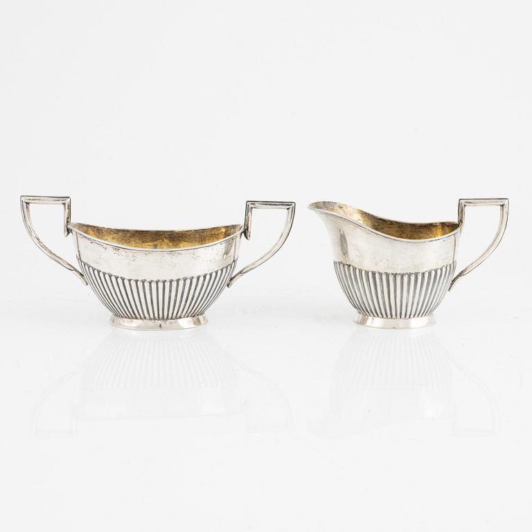 K Anderson, sockerskål och gräddkanna, 2 delar, silver, Stockholm 1908. Gustaviansk stil.