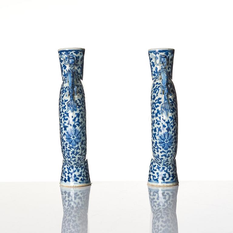 A pair of blue and white moon flasks, Qing dynasty, 19th century.