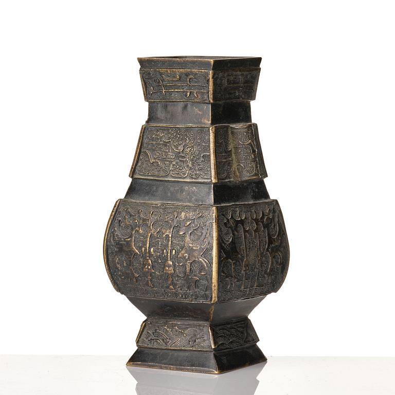 Two bronze vases, Qing dynasty, 18th /19th Century.