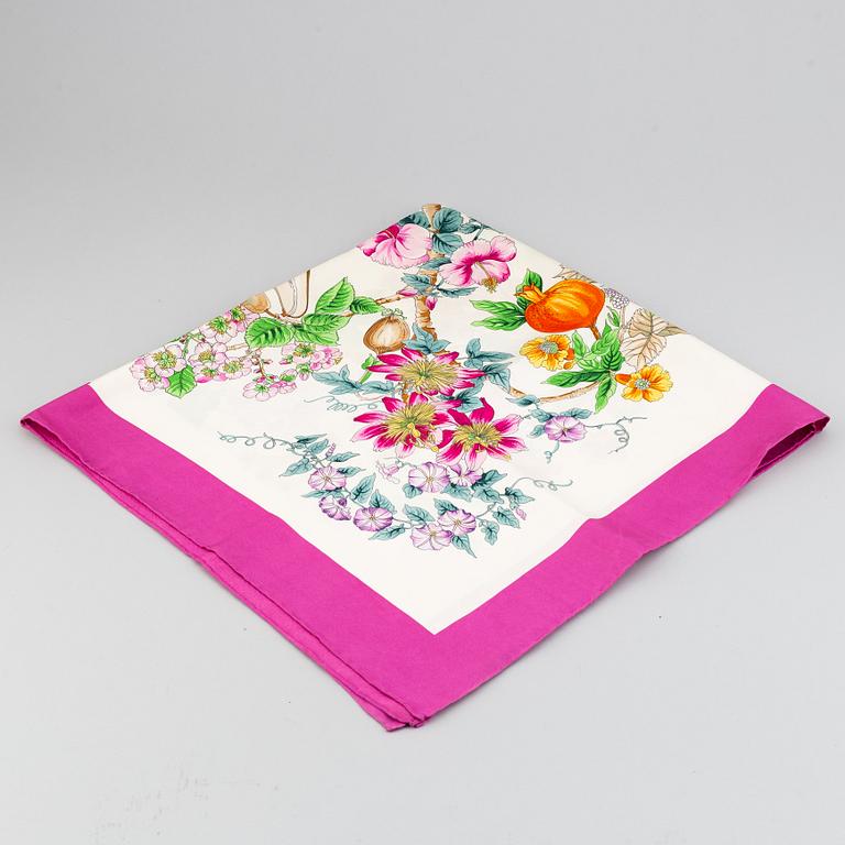 Gucci, A silk scarf.
