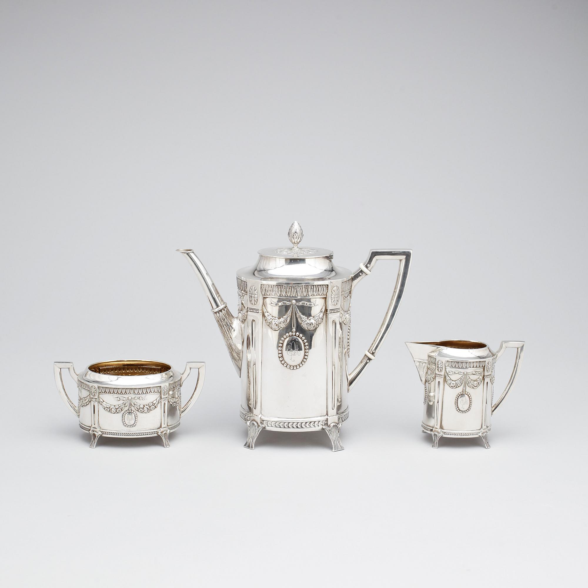 KAFFESERVIS, 3 delar, silver, CG Hallberg, Stockholm 1916, tot vikt ca 1012g.