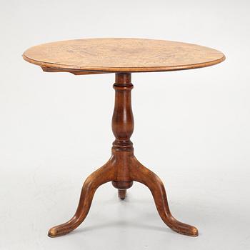 Drop-leaf table by Jacob Sjölin (master in Köping and Kungsör 1767-1785), alder root veneer. Branded number 214.