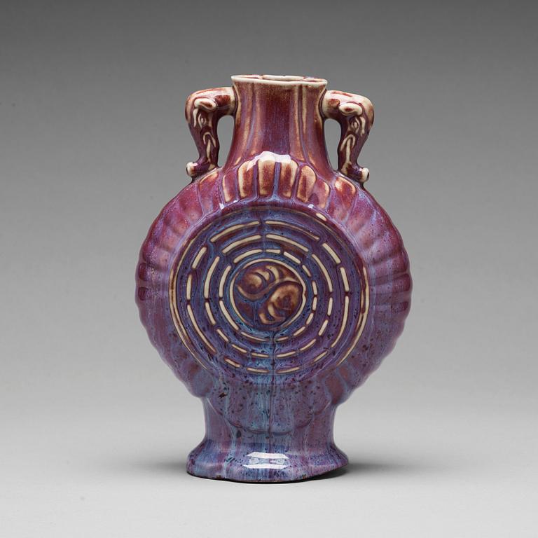 A flambé glazed vase, Qing dynasty, 19th century.