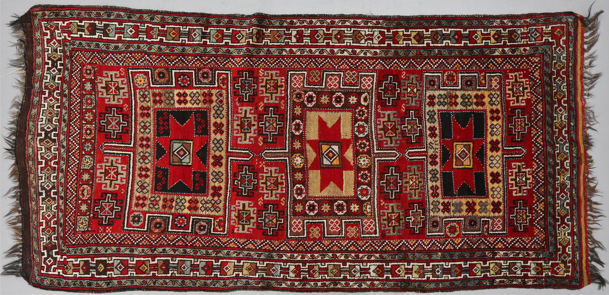 MATTA, Kordi, troligen semiantik. 265 x 145 cm.