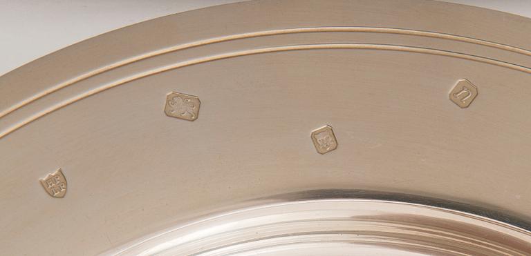A ENGLISH SILVER PLATE, London 1968.