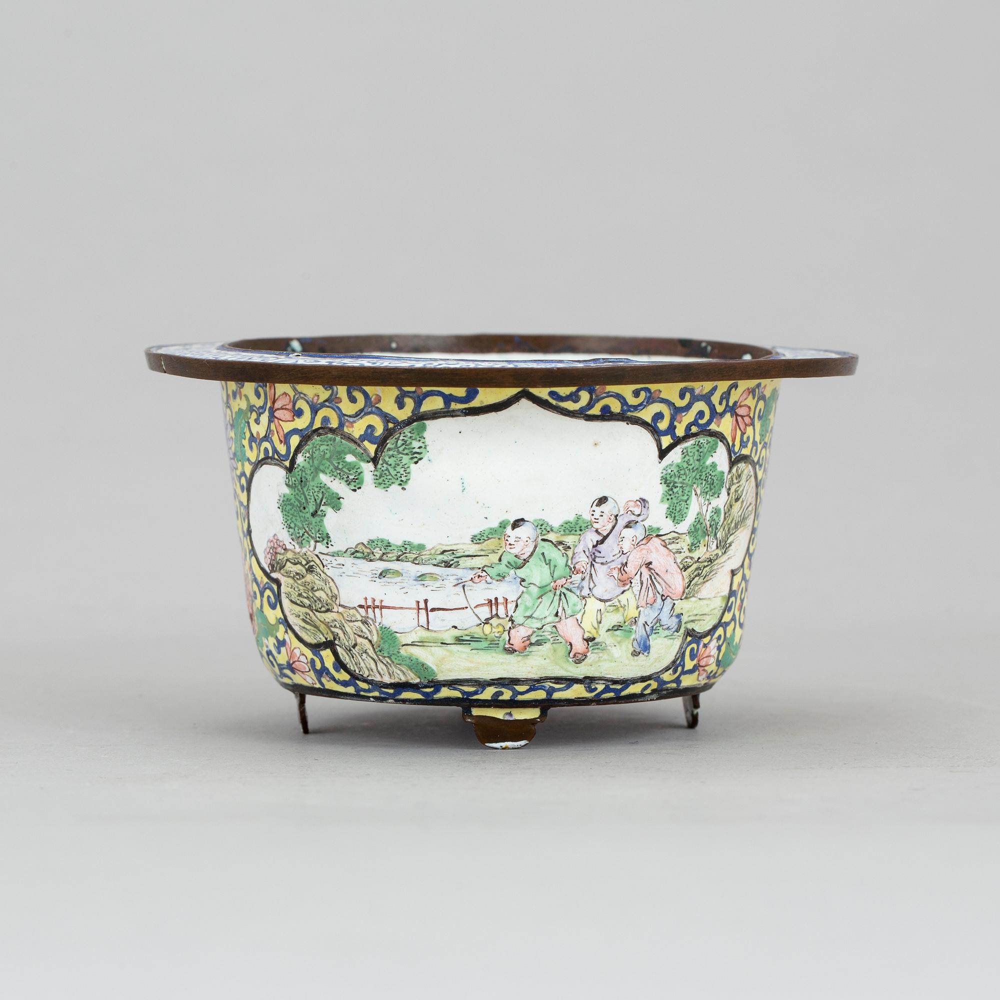 SKÅL, emalj, Kina, 1700-tal.