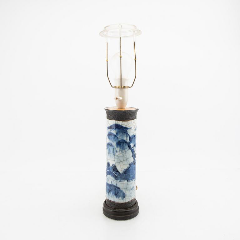 Bordslampa Kina omkring 1900.