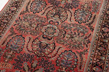 A semi-antique 'Mahajiran' Sarouk carpet, c 275 x 185 cm.