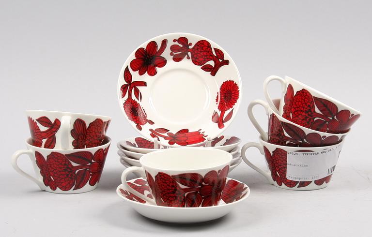 TEKOPPAR med FAT, 6 st, benporslin, "Röd Aster", Stig Lindberg, Gustavsberg, 2000-tal.