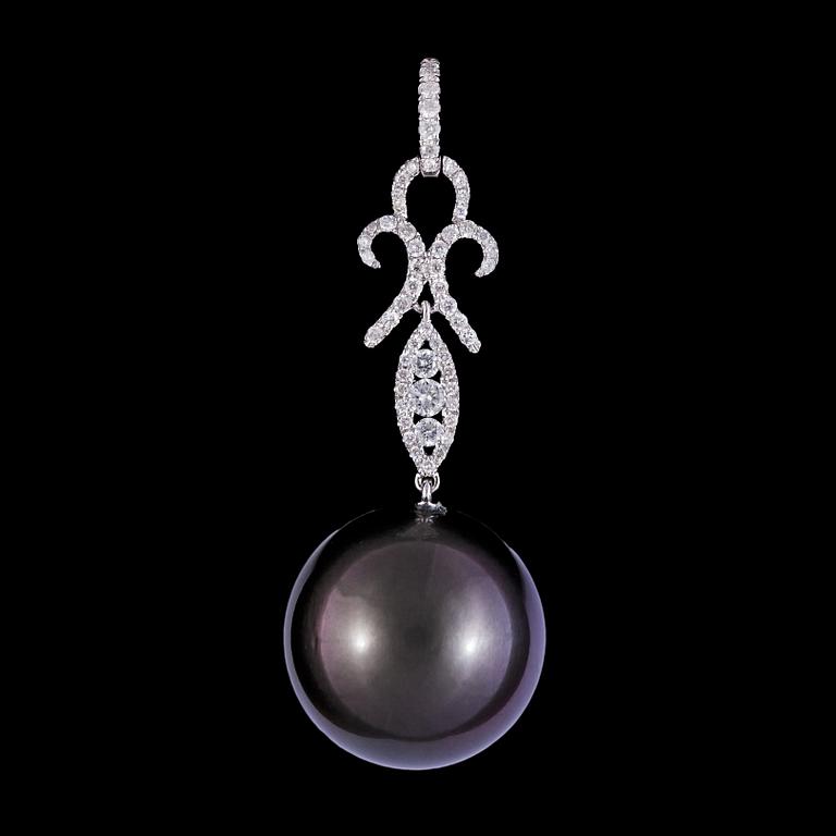 A cultured Tahiti pearl, app. 17 cm, and brilliant cut diamond pendant, tot. app. 0.75 cts.