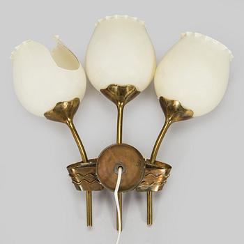 Paavo Tynell, A mid-20th century made to order wall light for Taito.