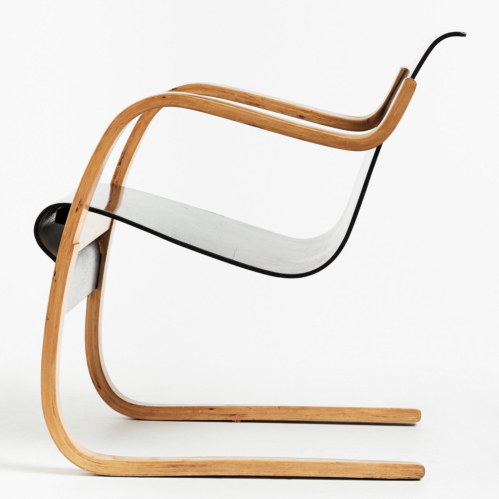 ALVAR AALTO, a birch plywood model 31 cantilevered chair, karmstol, modell nr 31, O.y Huonekalu-ja Rakennustyötehdas, Finland.