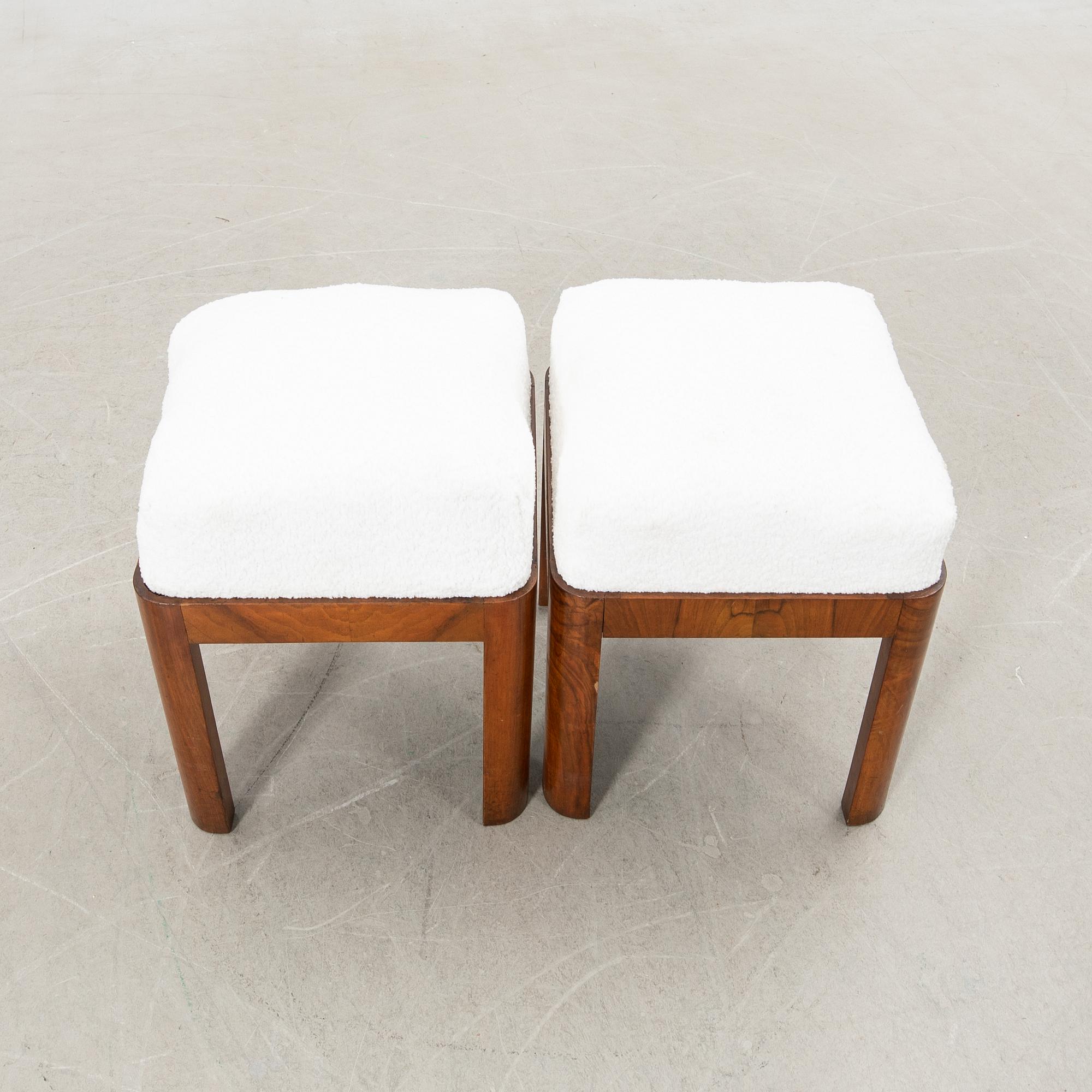 Pallar ett par 1900-talets första hälft.