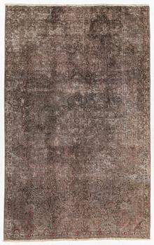 Rug, Tabriz pattern, 253 x 159 cm.