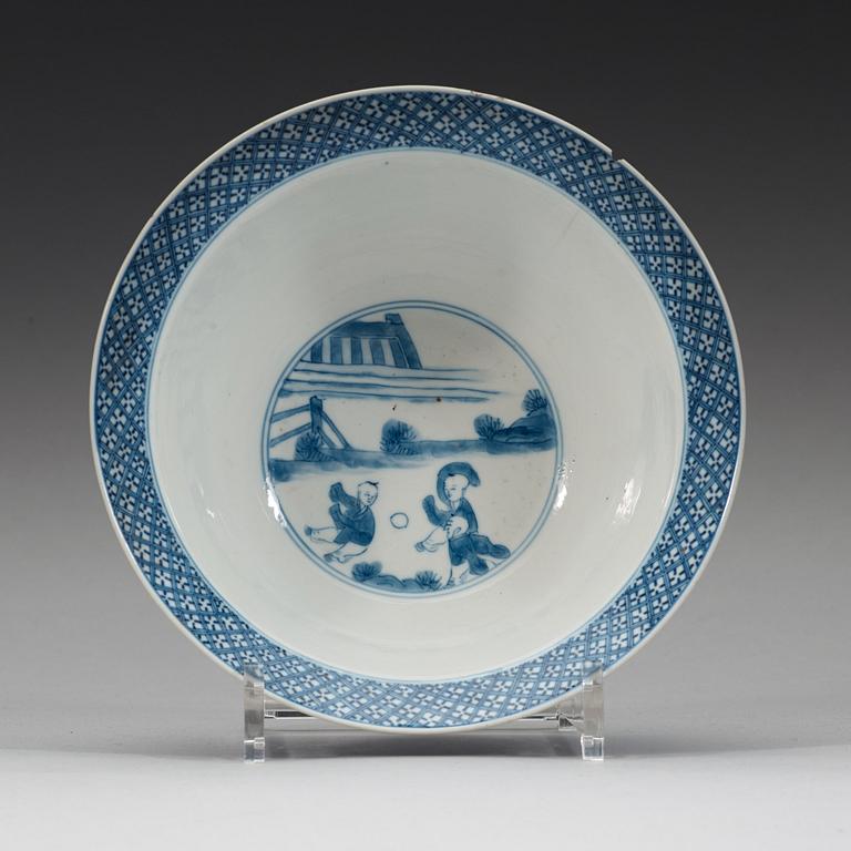 A blue and white bowl, Qing dynasty, with Kangxis six character mark and period (1662-1722).