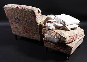 FÅTÖLJ samt FOTPALL. Howardmodell.