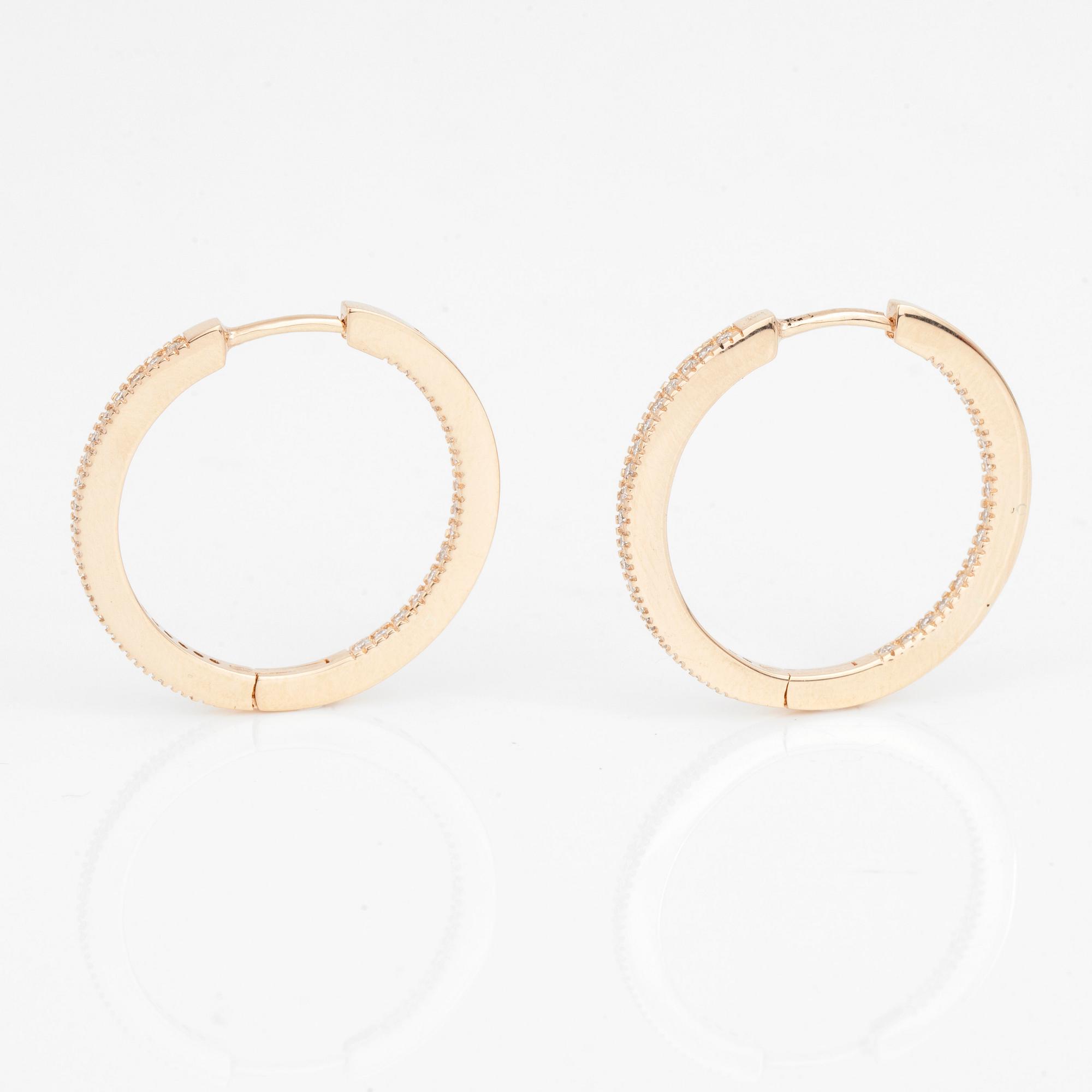 ÖRHÄNGEN, ett par, 14K guld med briljantslipade diamanter totalt ca 0.60 ct. Total vikt ca 7,2 g.
