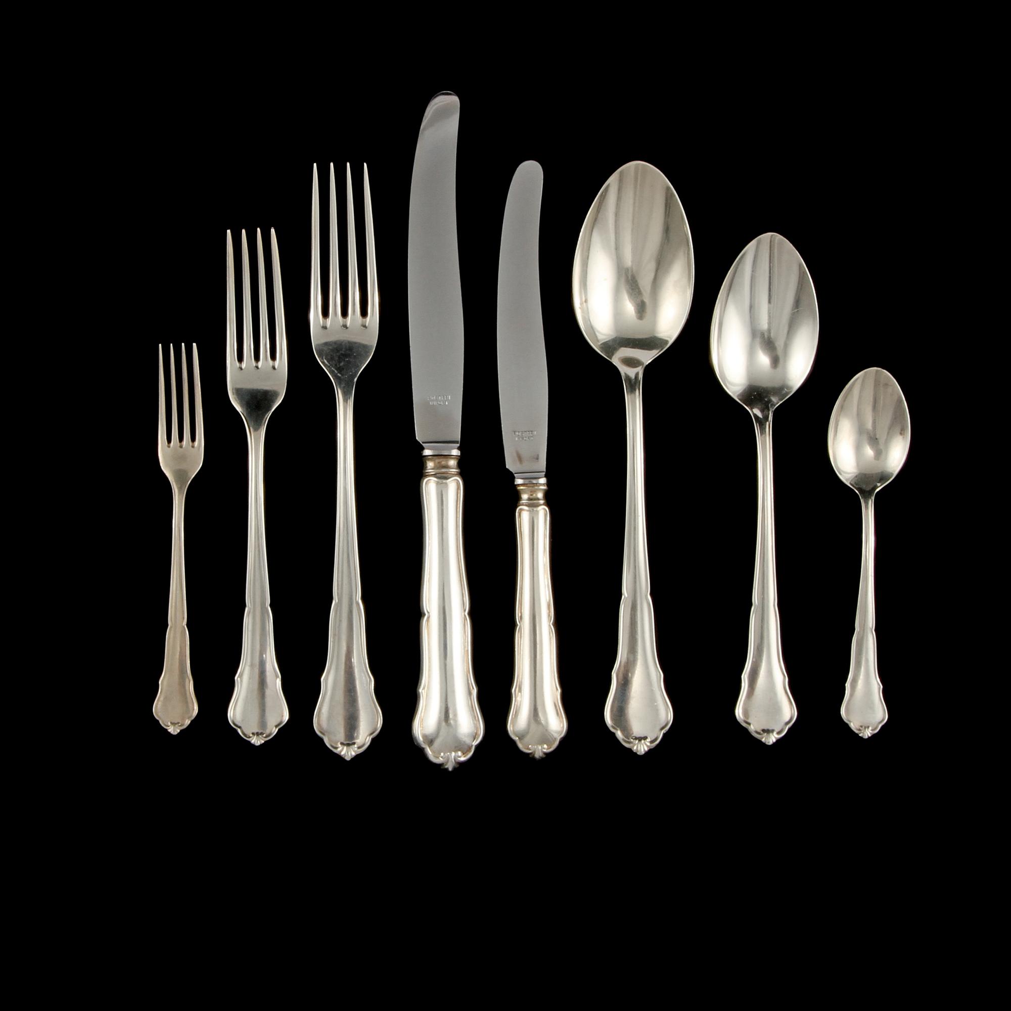 BESTICKSERVIS, 96 delar, silver, svenska importstämplar samt GVH, Stockholm, 1941, total vikt ca 4580 g.