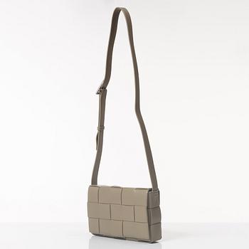 Bottega Veneta, A "Casette" leather bag.