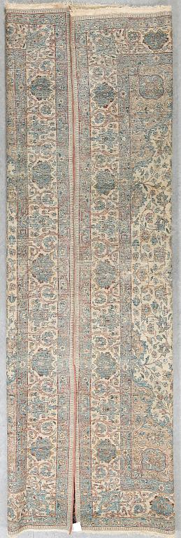 MATTA, semiantik/old Kirman, ca 298x199 cm.