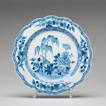 A set of 20 blue and white export porcelain dishes, Qing dynasty, Qianlong (1736-1795).