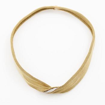 Collier 18K guld med runda briljantslipade diamanter.