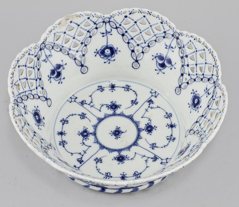 SKÅL, porslin, "Musselmalet", Rotal Copenhagen, 1900-talets andra hälft.